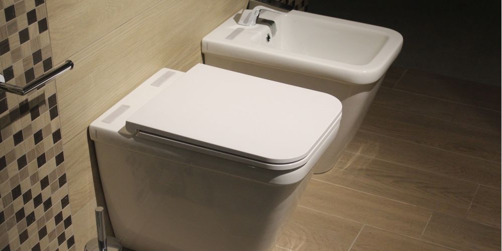 WC sospeso o a terra, scegliamolo.